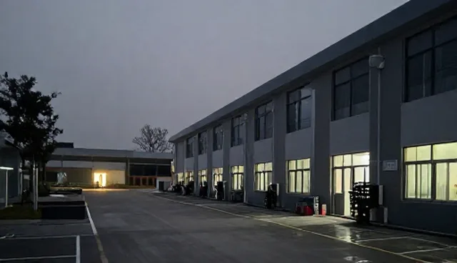 门诊服务中技术更新的两种做法及其适用条件比较